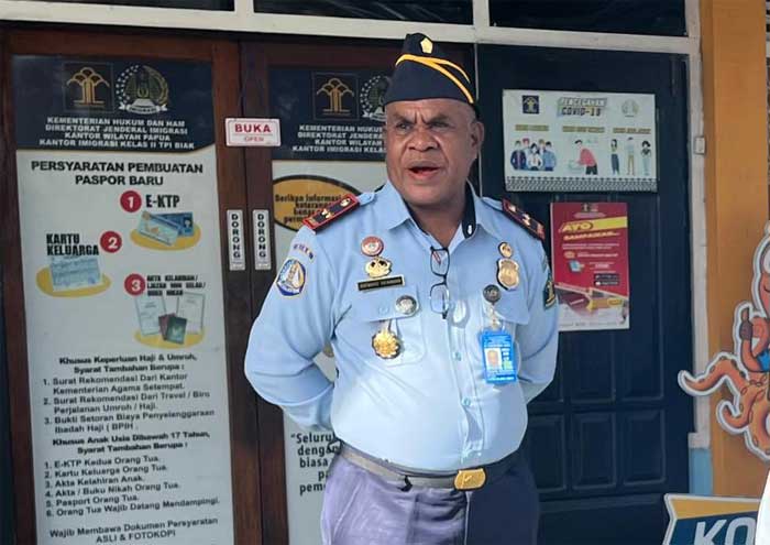 Kepala Kantor Imigrasi Kelas II TPI Biak, Edward Infaindan.