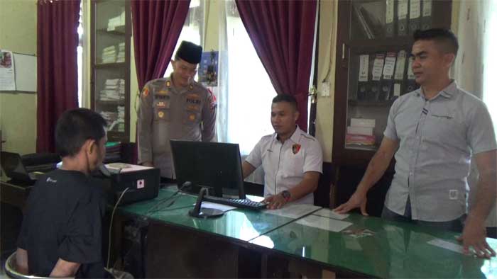Terduga pelaku pencurian emas diinterogasi jajaran Polsek Sungai Rumbai