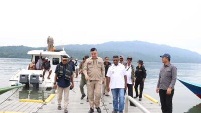 Bupati Freddy Thie dan Wabup Hasbullah Furuada dan tim Safari Ramadan Pemkab Kaimana.