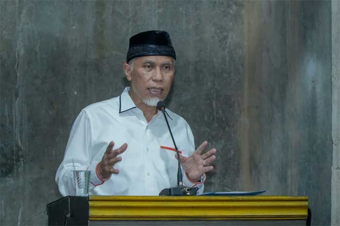 Gubernur Mahyeldi
