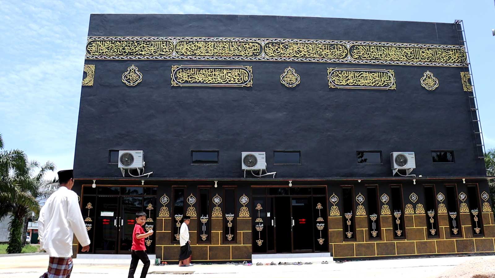Warga datangi Masjid Muhammad di Nagari Sungai Duo, Sabtu (1/4/2023). (eko)