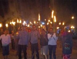Pawai Obor di Keerom Berjalan Penuh Suka Cita