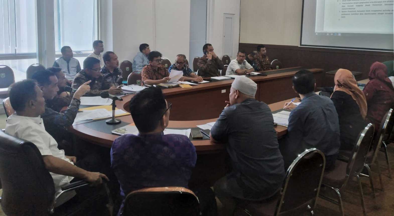 Pertemuan Pemkab Solok dengan jajaran Pemko Solok soal air beku bagi PDAM.