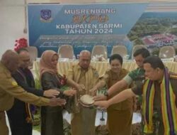 Sejumlah Pejabat Pemkab Sarmi Terima Penghargaan 2 Sejumlah Pejabat Pemkab Sarmi Terima Penghargaan