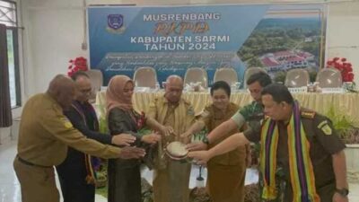 Foto bersama setelah penyerahan penghargaan. (ist)