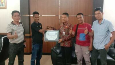 Sekda Kuansing terima penghargaan dari pengurus PWRI