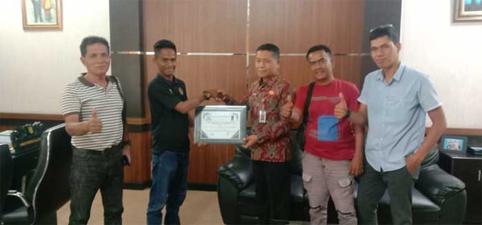 Sekda Kuansing terima penghargaan dari pengurus PWRI
