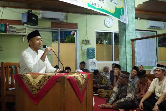 Wakil Gubernur Sumatera Barat, Audy Joinaldy beri sambutan pada safari Ramadan di Masjid Syuhada Kelurahan Kubang Sirakuk, Kecamatan Lembah Segar, Kamis (6/4/2023). (pemprov)