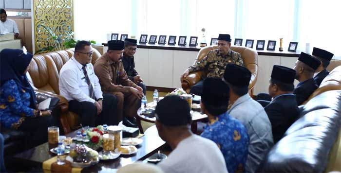 Pertemuan Bupati Solok dengan tokoh masyarakat Alahan Panjang. (kominfo)