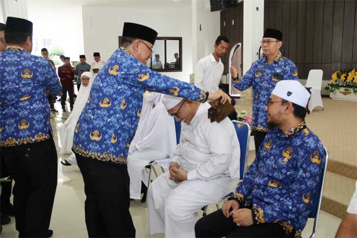 Sekda Asahan tutup pelaksanaan manasik haji akbar yang diadakan pemerintah kabupaten.