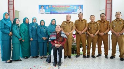 Foto bersama usai pembukaan rakornis