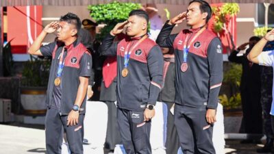 Atlet Sea Games yang ikut upacara di halaman kantor gubernur