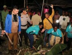 Hadiri Tradisi Bakar Batu di Kampung Ure, Bupati Kaimana: Hilang Lelah