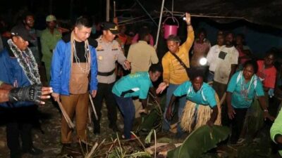 Bupati hadiri barapen di Kampung Ure