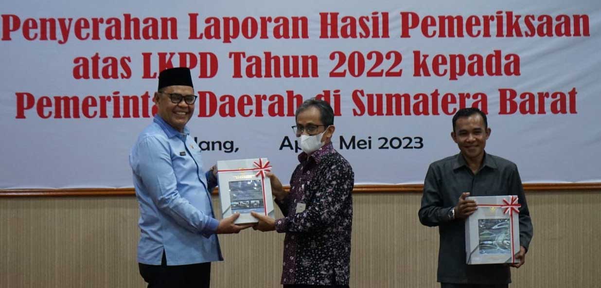 Bupati Solok Epyardi Asda terima opini WTP dari BPK Sumbar