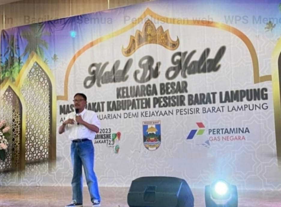 Bupati beri sambutan ketika halal bihalal perantau Pesisir Barat di Jakarta.