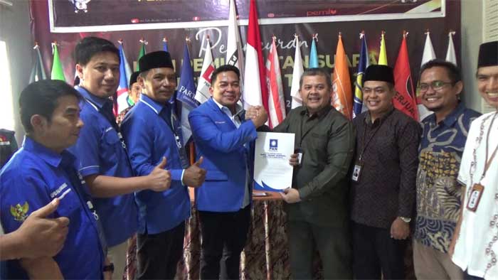 Ketua DPD PAN Dharmasraya serahkan bacaleg ke KPU
