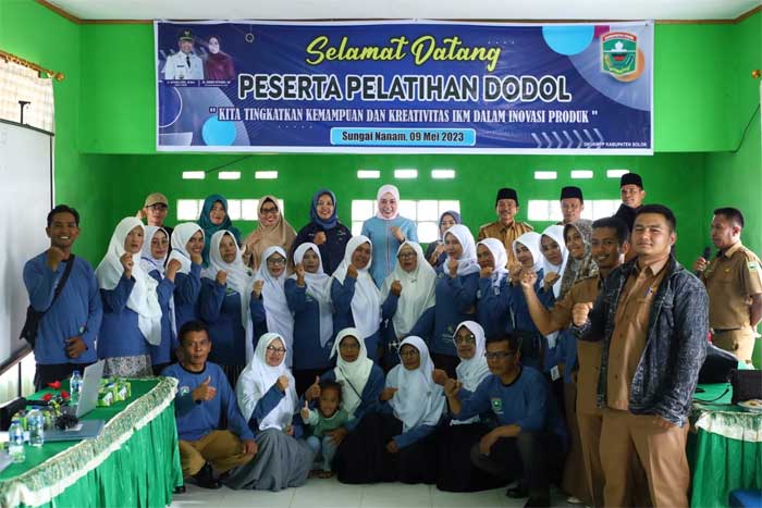 Foto bersama usai pembukaan pelatihan