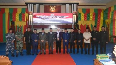 Foto bersama usai rapat paripurna
