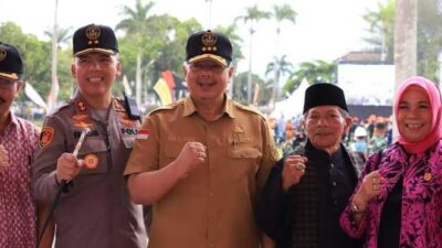 Wali Kota Solok dan Ketua DPRD pada pembukaan Latdasidarnus LXIII.