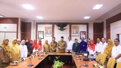 Foto bersama usai pertemuan