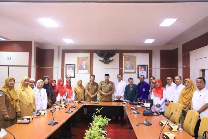 Foto bersama usai pertemuan