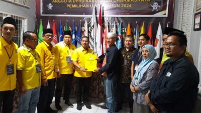 Pengurus Partai Golkar serahkan daftar bacaleg ke KPU Dharmasraya