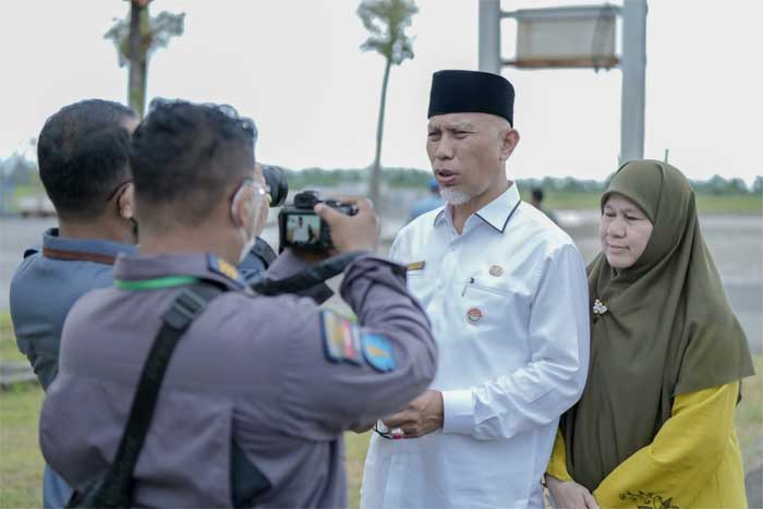 Gubernur Mahyeldi diwawancarai tim Adpim Setdaprov Sumbar