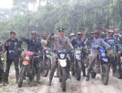 Diguyur Hujan Deras Saat Cek Kondisi Jalan, Ini Kisah Bupati Kaimana dan Rombongan 12 Diguyur Hujan Deras Saat Cek Kondisi Jalan, Ini Kisah Bupati Kaimana dan Rombongan