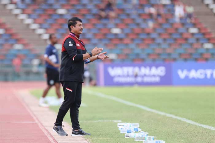 Indra Sjafri beri instruksi pada pemain. (pssi)
