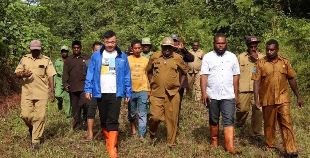 Bupati Freddy Thie tinjau sumber air bersih di Kampung Ure.