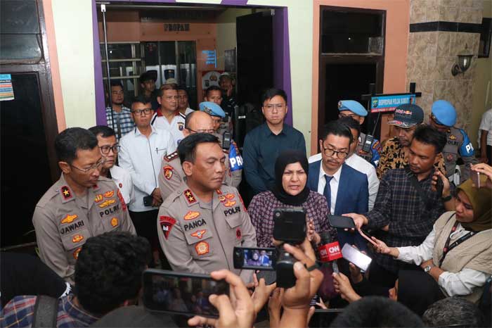 Kapolda Sumut, Irjen RZ Panca Putra Simanjuntak berikan keterangan pers.