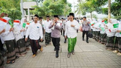 Kapolri sapa santri di Pesantren Subhanul Wathon, Jawa Tengah, Sabtu (20/5/2023).
