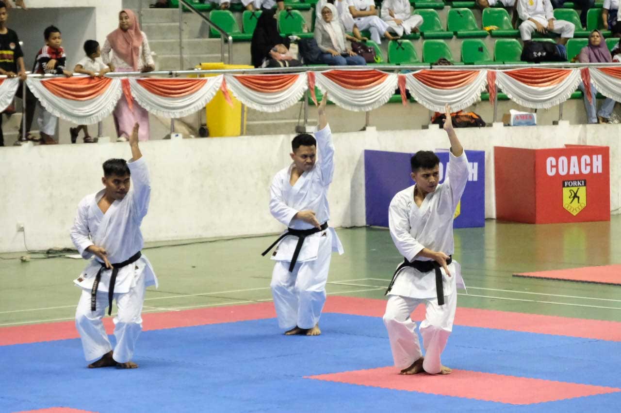 Atlet karate tampilkan aksi di kejurnas