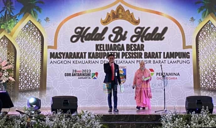 Ketua DPRD beri sambutan