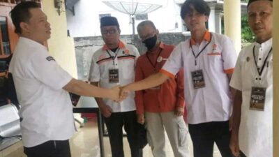 Rombongan partai disambut di KPU