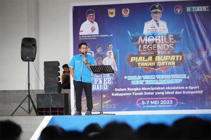 Pembukaan turnamen Mobile Legend di Tanah Datar. (prokopim)