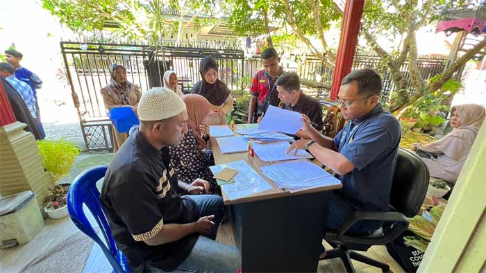 Masyarakat dapatkan layakan keimigrasian dari Kantor Imigrasi Biak