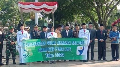 Foto bersama usai pencangangan Bulan Merdeka Belajar di Pemalang. (ari)