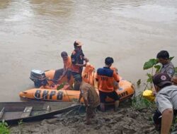 Diduga Bunuh Diri, Seorang Ibu Loncat ke Batang Hari