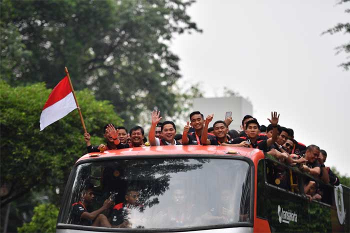 Arak-arakan pemain timnas. (pssi)