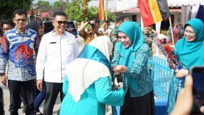 Tim penilai disambut ketika sampai di Singkarak