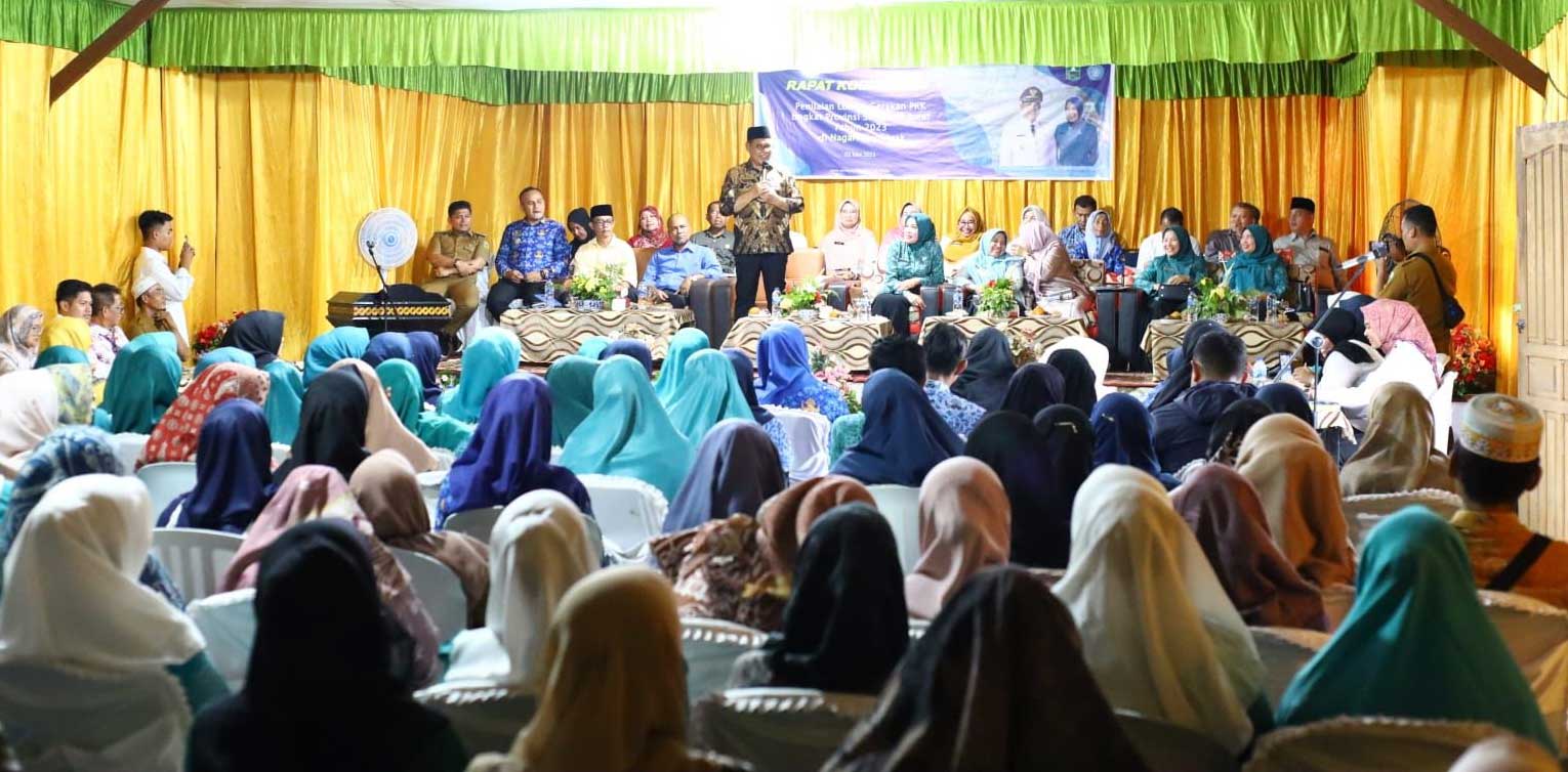 Bupati Epyardi Asda beri sambutan dalam rakor persiapan penilaian PKK