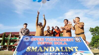 Pembukaan turnamen sepakbola ditandai dengan pelepasan balon. (prokopim)