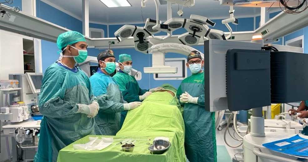 Tim medis sedang bekerja tangani kasus buerger disease. (riau.go.id)