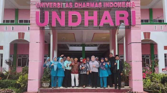 Jajaran pimpinan Undhari foto bersama