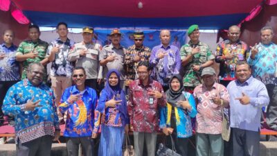 Wabup Hasbullah Furuada bersama jajaran forkopimda Kaimana bersama peserta rakornis.