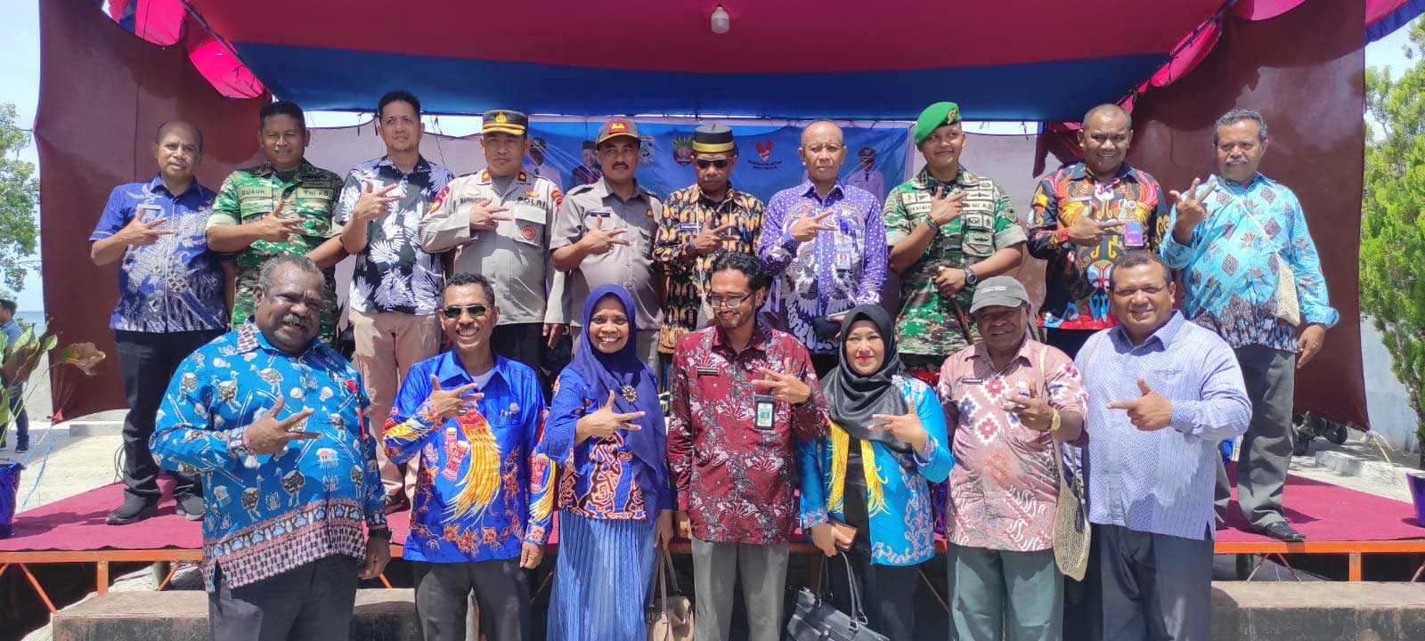 Wabup Hasbullah Furuada bersama jajaran forkopimda Kaimana bersama peserta rakornis.