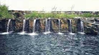 Pemandian air panas Bukit Gadang. (travelingyuk)