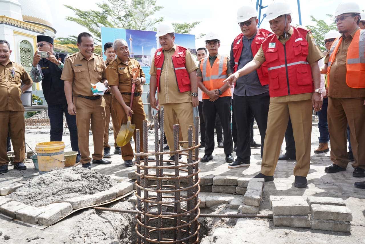 Bupati dan Wakil Bupati Asahan letakkan batu pertama pembangunan menara Masjid Agung H. Achmad Bakrie Kisaran